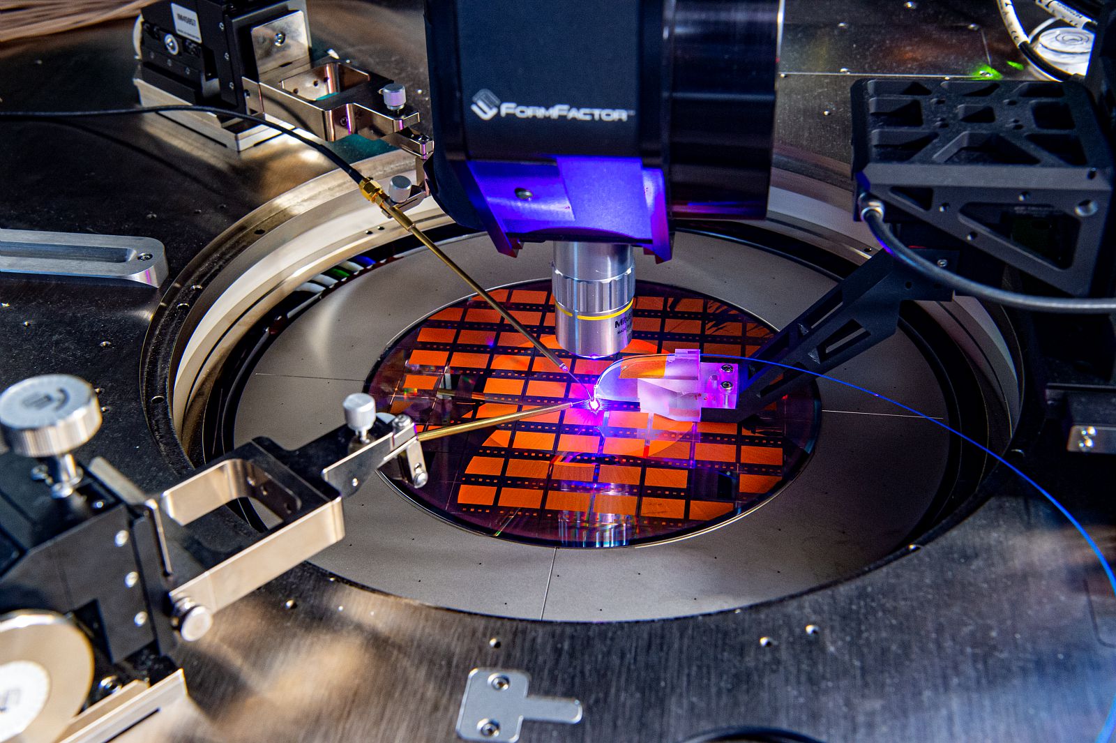 Les chercheurs du CEA-Leti établissent un record mondial dans le domaine des communications optiques par micro-OLED